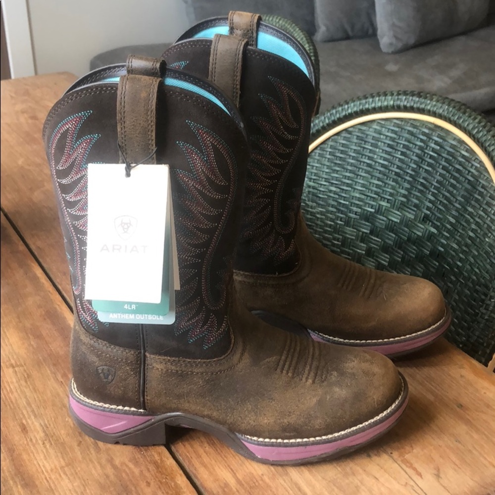 Ariat woman’s Anthem around Toe Boots